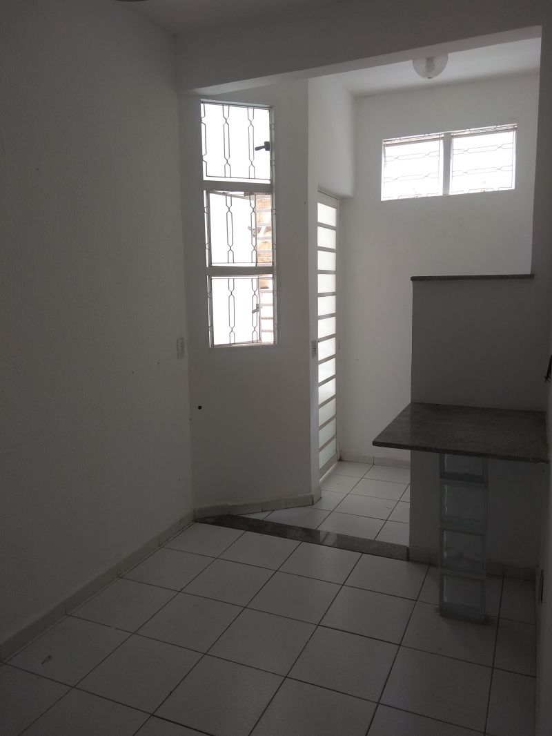 Kitnet no bairro Portal das Colinas em GUARATINGUETA