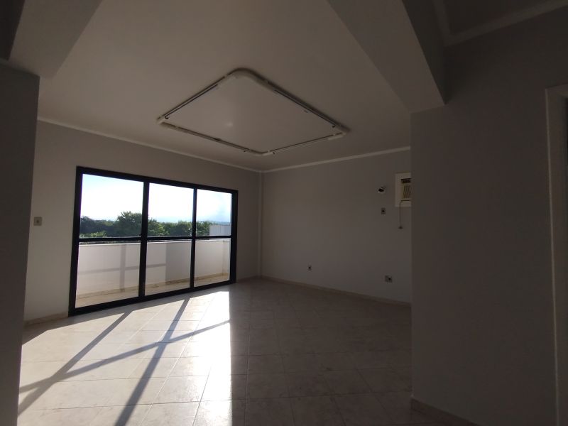 Salas Comerciais no bairro Campo do Galvao em GUARATINGUETA