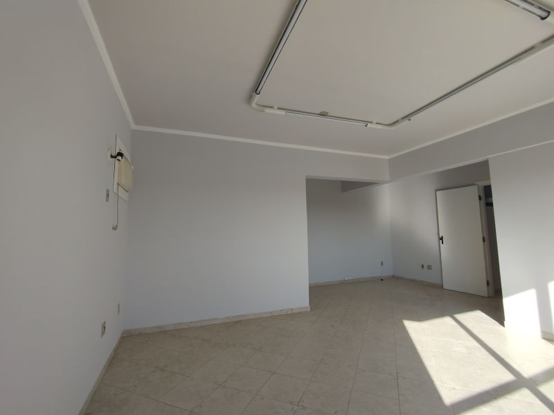 Salas Comerciais no bairro Campo do Galvao em GUARATINGUETA