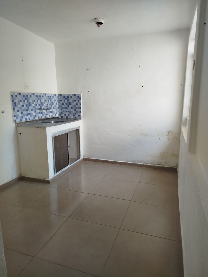 Casa 2d  no bairro Vila Comendador Rodrigues Alves em GUARATINGUETA