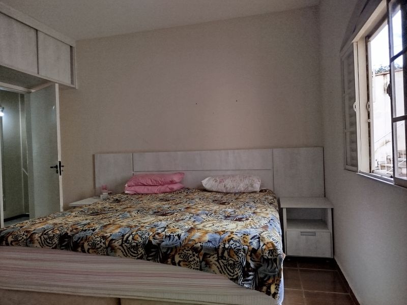 Casa 4d  no bairro Belveder Clube dos 500 em GUARATINGUETA