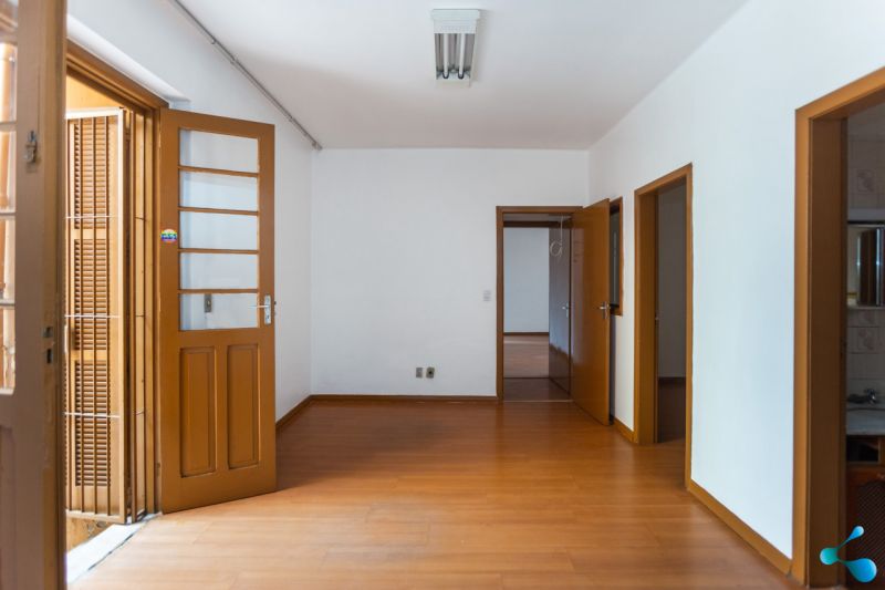 INNOVE IMÓVEIS -- ALUGA -- Casa comercial e também moradia