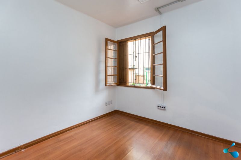 INNOVE IMÓVEIS -- ALUGA -- Casa comercial e também moradia