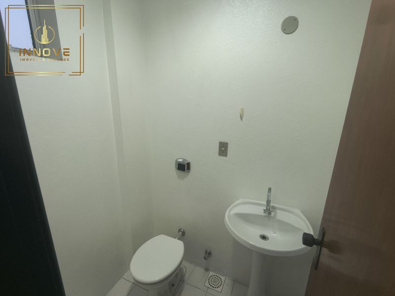 INNOVE MÓVEIS -- ALUGA -- Sala comercial para locação no bairro Azenha

