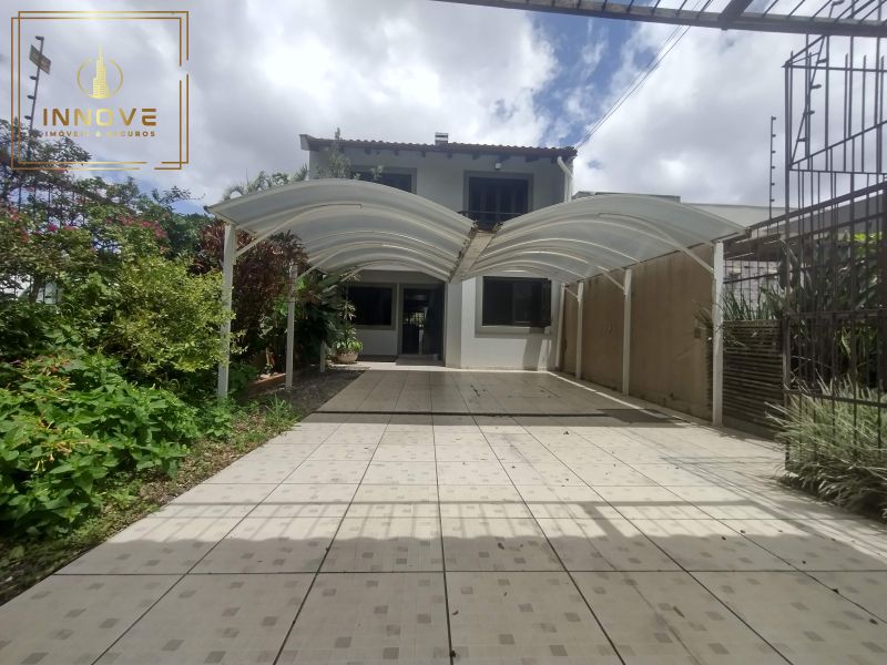 INNOVE IMÓVEIS -- ALUGA -- Belíssima casa no bairro Cavalhada