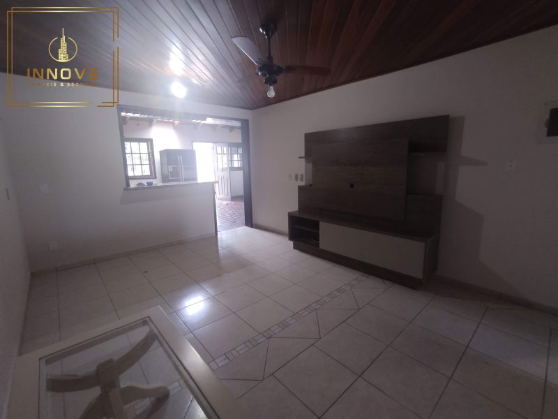 INNOVE IMÓVEIS -- ALUGA -- Belíssima casa no bairro Cavalhada