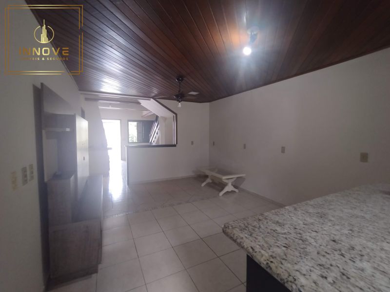 INNOVE IMÓVEIS -- ALUGA -- Belíssima casa no bairro Cavalhada