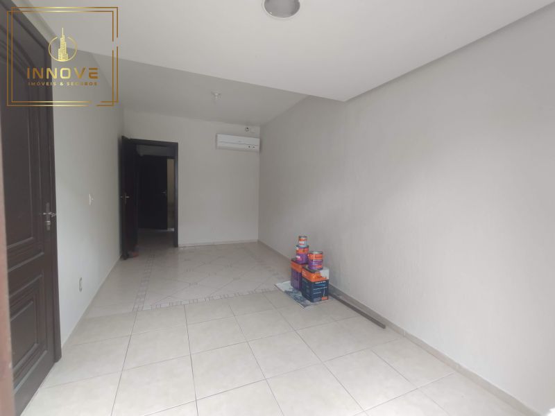 INNOVE IMÓVEIS -- ALUGA -- Belíssima casa no bairro Cavalhada