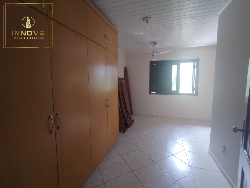 INNOVE IMÓVEIS -- ALUGA -- Belíssima casa no bairro Cavalhada