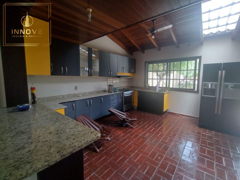 INNOVE IMÓVEIS -- ALUGA -- Belíssima casa no bairro Cavalhada