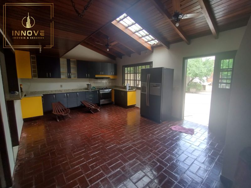 INNOVE IMÓVEIS -- ALUGA -- Belíssima casa no bairro Cavalhada