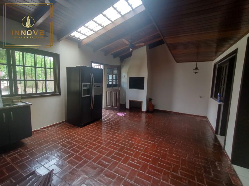 INNOVE IMÓVEIS -- ALUGA -- Belíssima casa no bairro Cavalhada