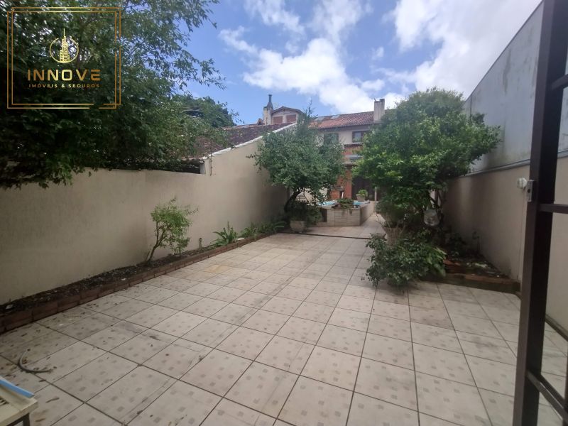 INNOVE IMÓVEIS -- ALUGA -- Belíssima casa no bairro Cavalhada