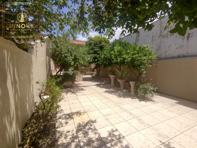 INNOVE IMÓVEIS -- ALUGA -- Belíssima casa no bairro Cavalhada