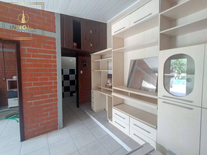 INNOVE IMÓVEIS -- ALUGA -- Belíssima casa no bairro Cavalhada