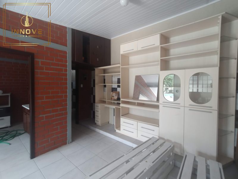 INNOVE IMÓVEIS -- ALUGA -- Belíssima casa no bairro Cavalhada