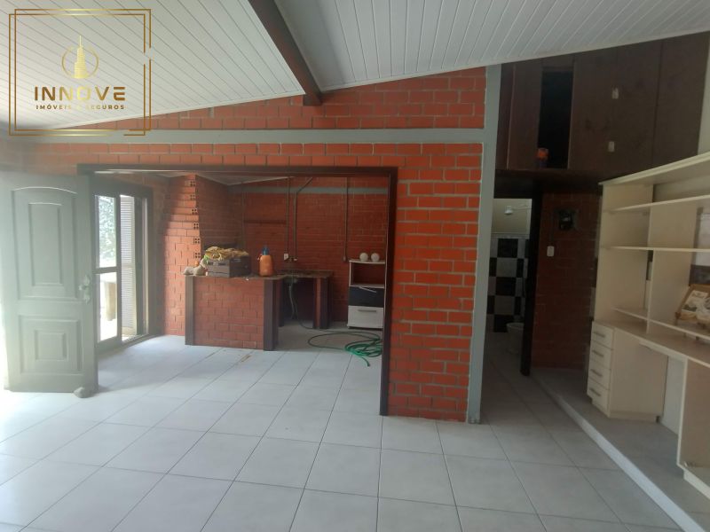 INNOVE IMÓVEIS -- ALUGA -- Belíssima casa no bairro Cavalhada