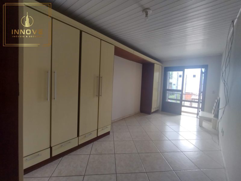 INNOVE IMÓVEIS -- ALUGA -- Belíssima casa no bairro Cavalhada