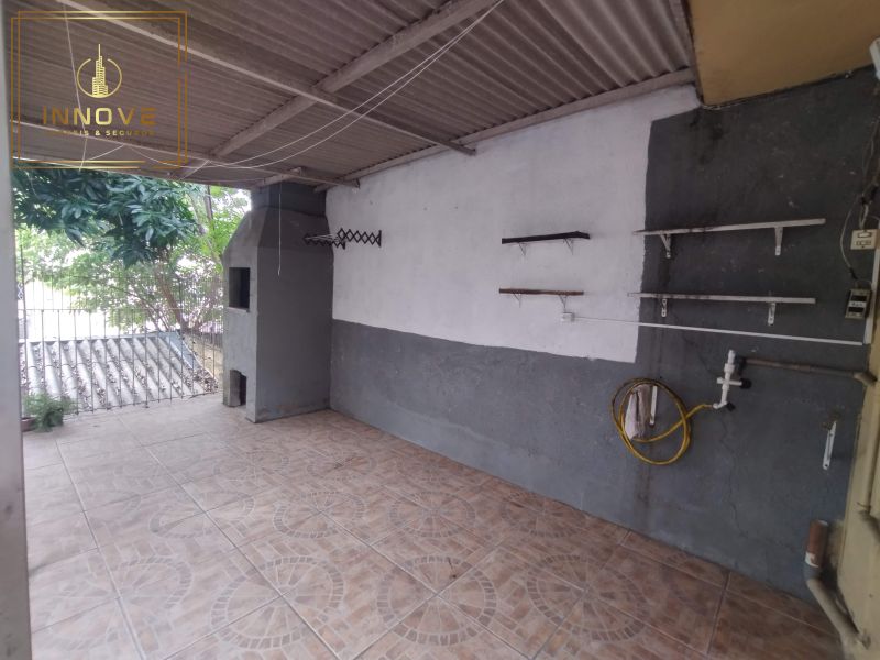 CASA DE 3 DORMITORIOS COM GARAGEM NO BAIRRO AZENHA