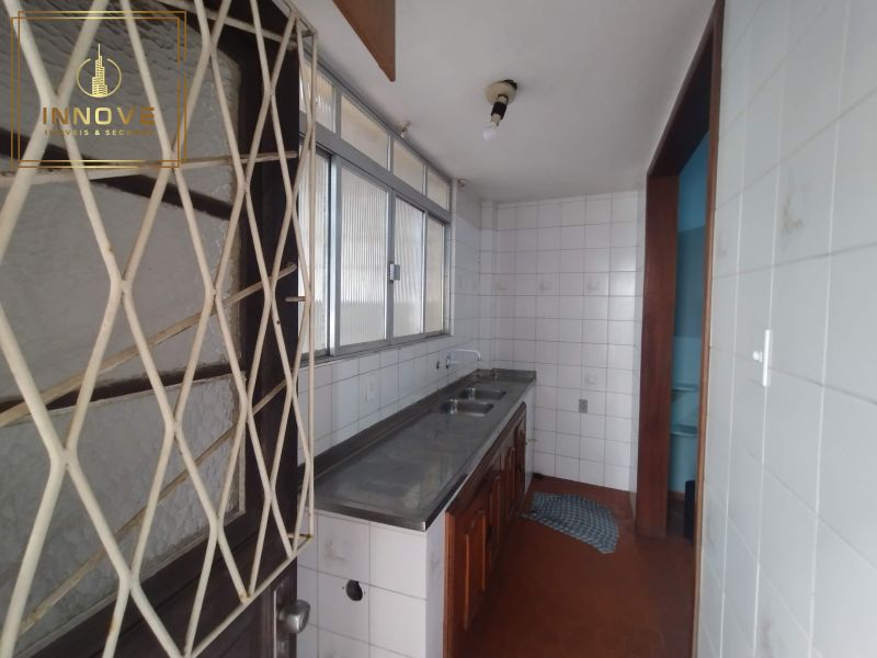 CASA DE 3 DORMITORIOS COM GARAGEM NO BAIRRO AZENHA