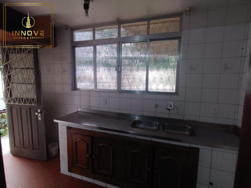 CASA DE 3 DORMITORIOS COM GARAGEM NO BAIRRO AZENHA