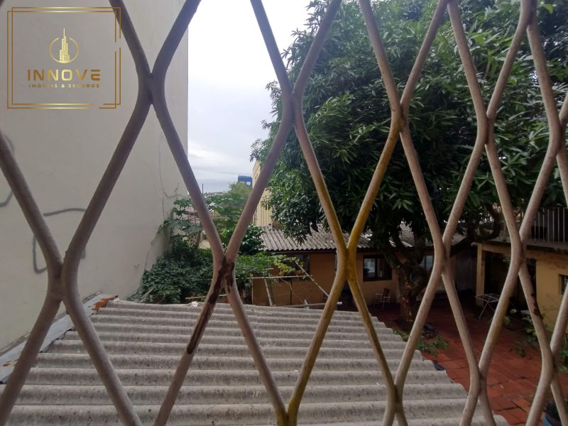 CASA DE 3 DORMITORIOS COM GARAGEM NO BAIRRO AZENHA