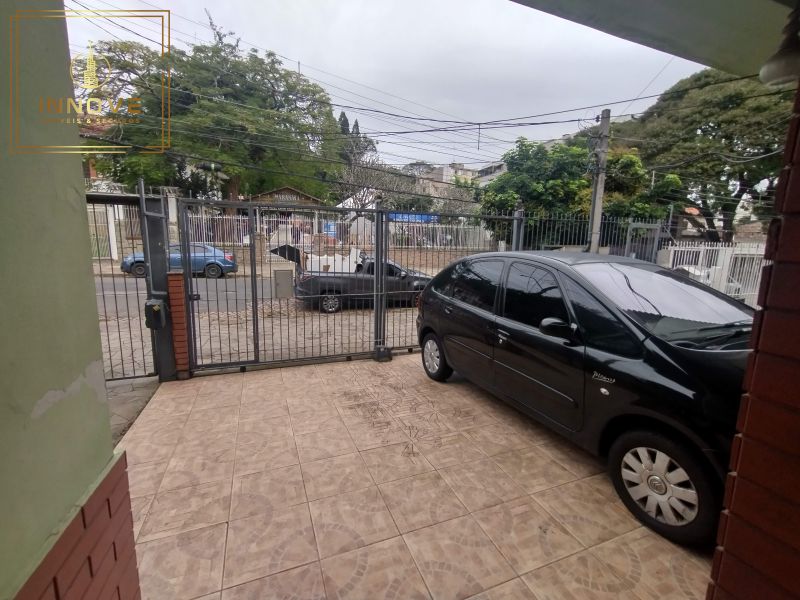 CASA DE 3 DORMITORIOS COM GARAGEM NO BAIRRO AZENHA