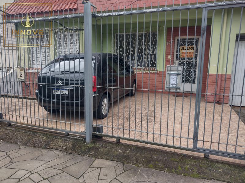 CASA DE 3 DORMITORIOS COM GARAGEM NO BAIRRO AZENHA