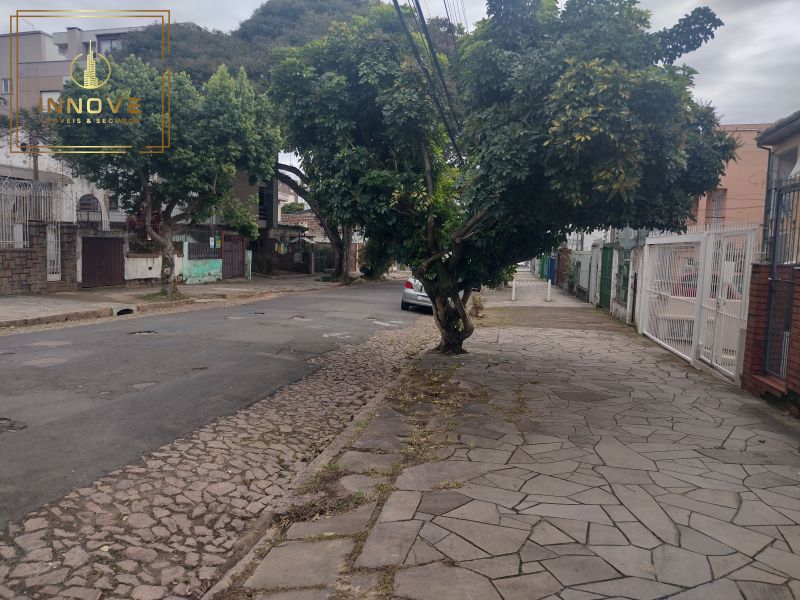 CASA DE 3 DORMITORIOS COM GARAGEM NO BAIRRO AZENHA