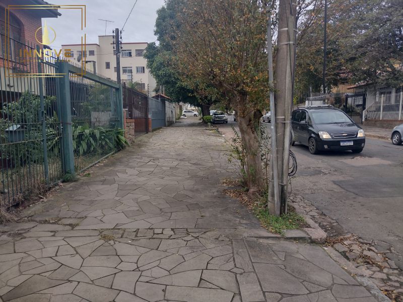 CASA DE 3 DORMITORIOS COM GARAGEM NO BAIRRO AZENHA