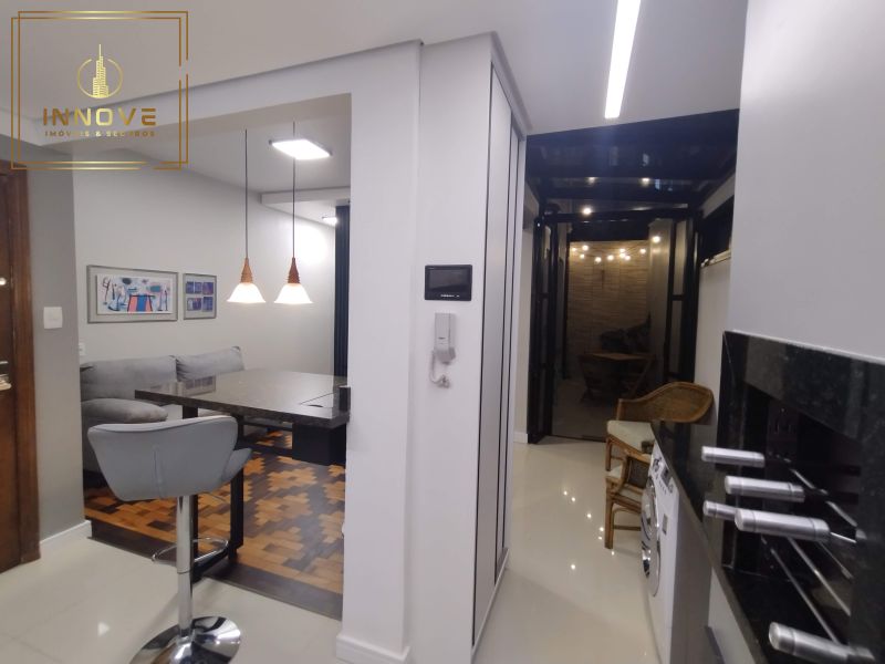 INNOVE IMÓVEIS -- ALUGA -- Apartamento de 1 dormitório MODERNO e  MOBILIADO com PÁTIO