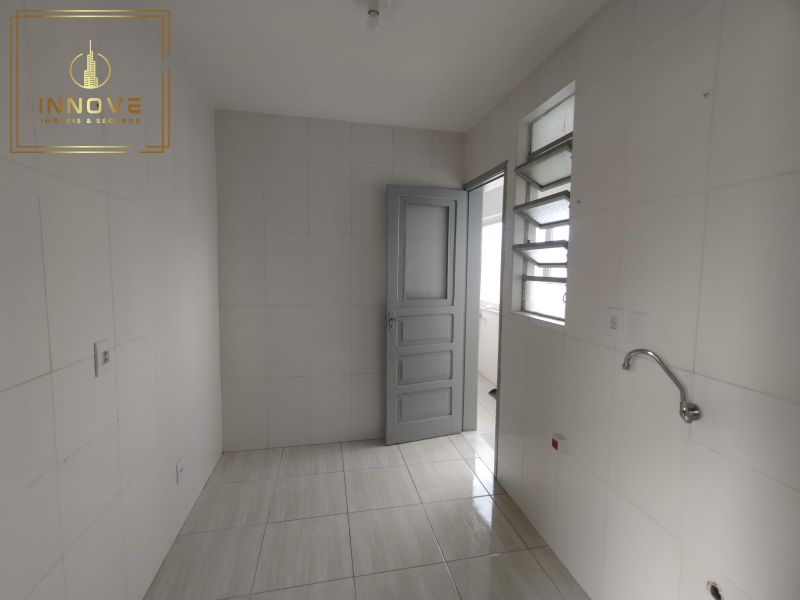 INNOVE IMÓVEIS --  ALUGA -- Excelente apartamento para locação na Avenida Azenha