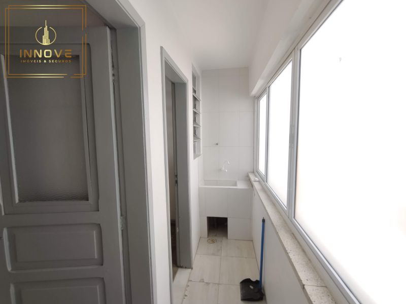 INNOVE IMÓVEIS --  ALUGA -- Excelente apartamento para locação na Avenida Azenha