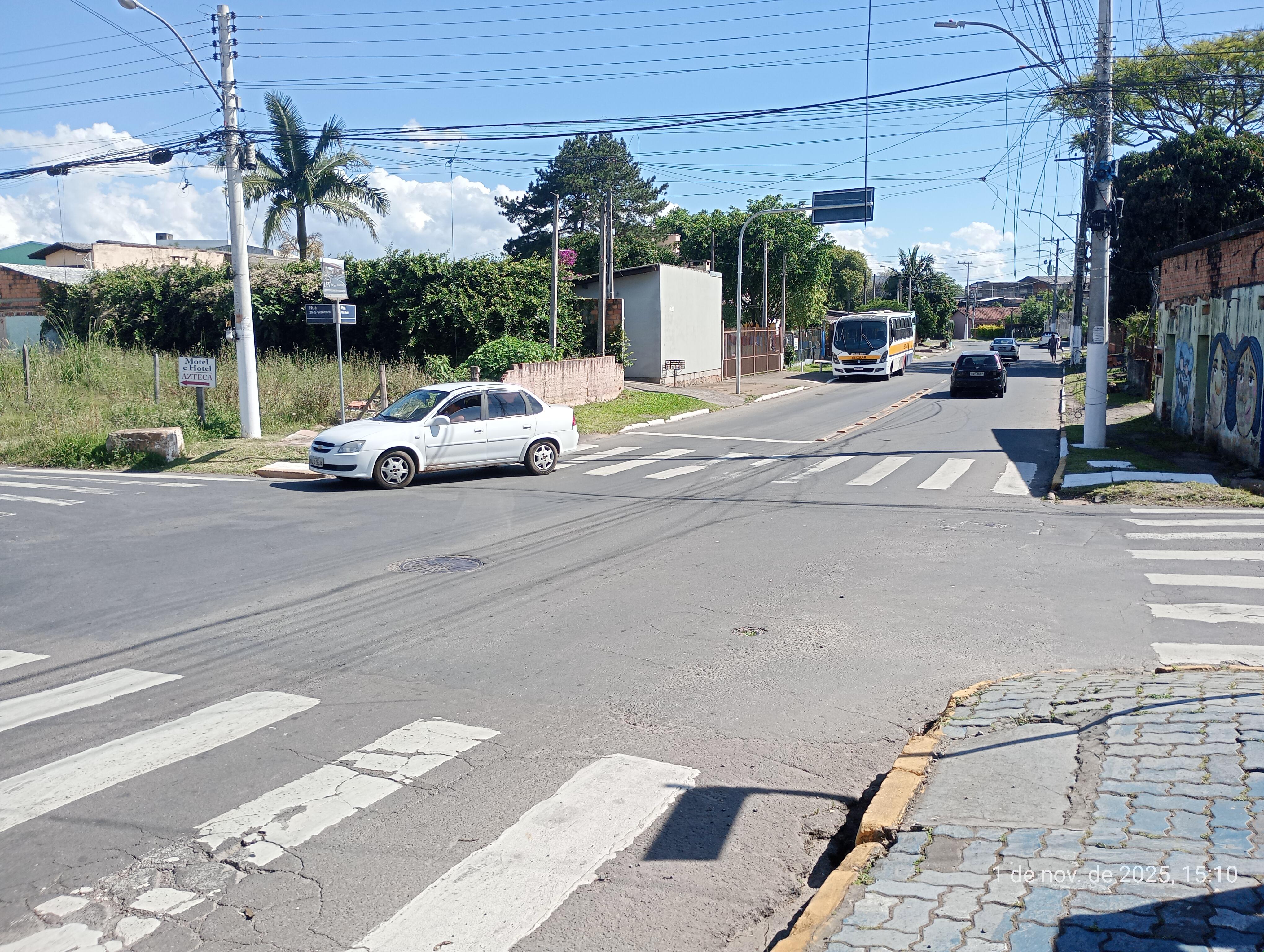 PRÉDIO COMERCIAL E CASA 