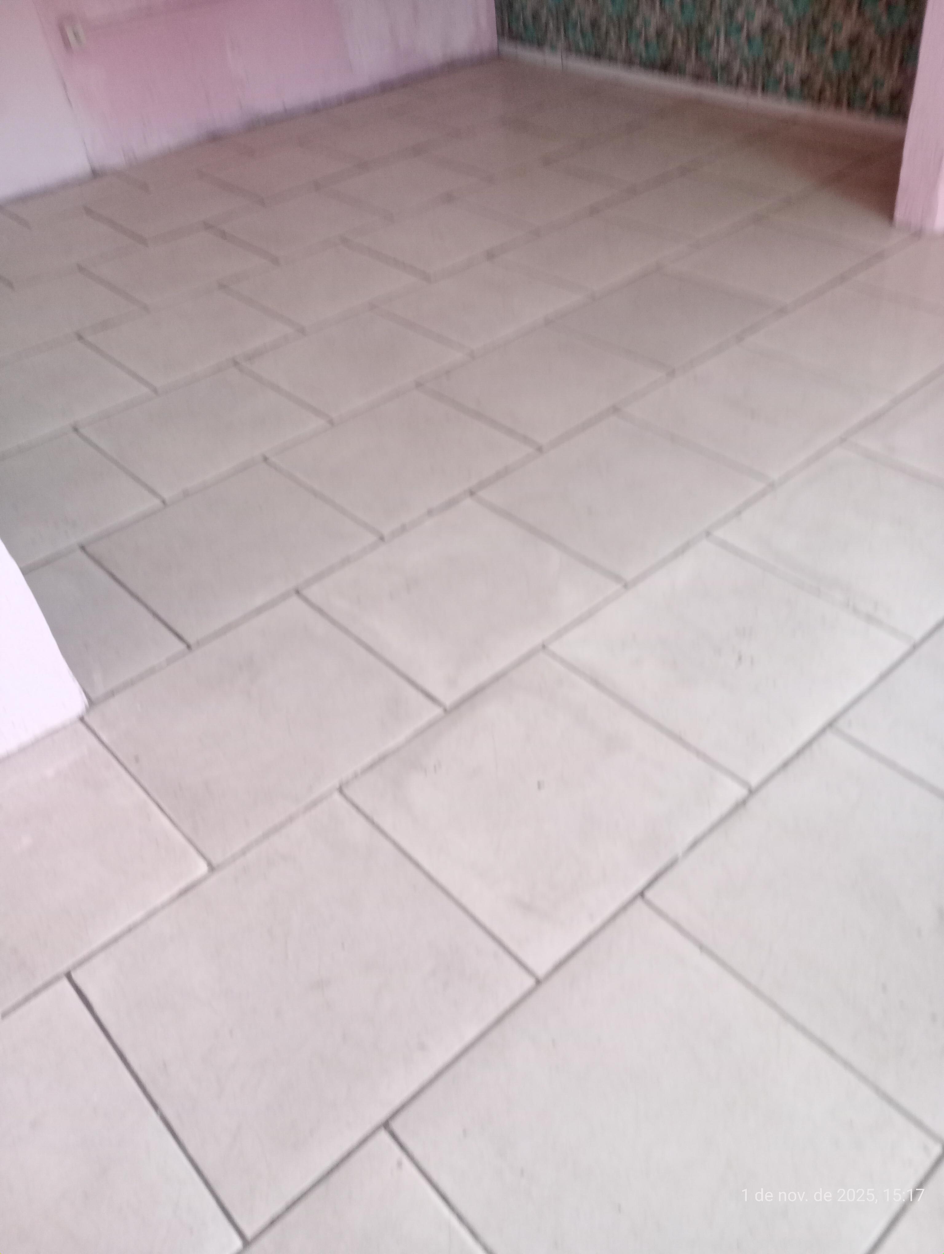 PRÉDIO COMERCIAL E CASA 