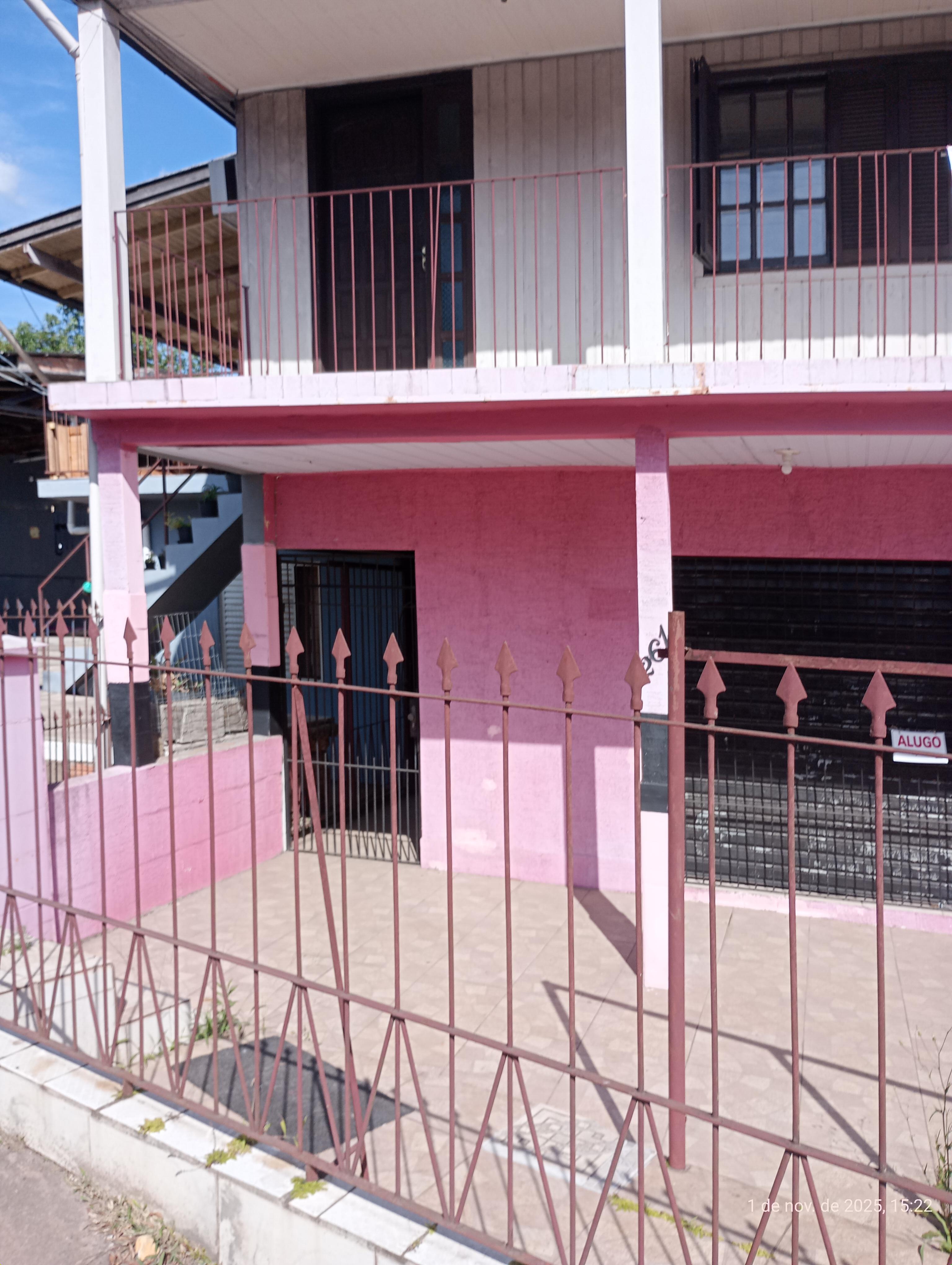 PRÉDIO COMERCIAL E CASA 