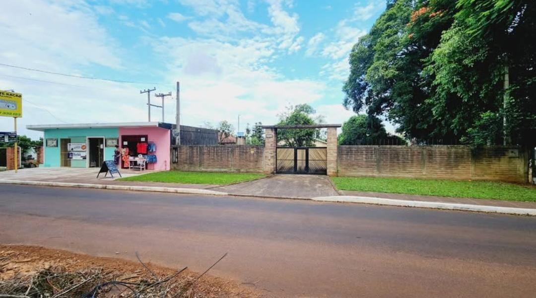 CASA COM ENORME TERRENO 