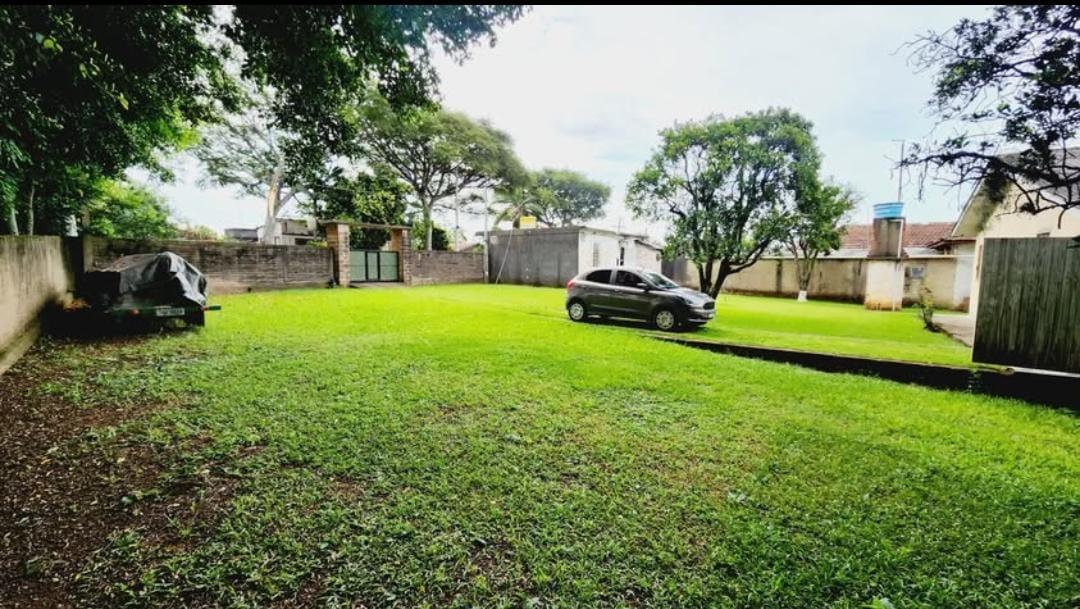 CASA COM ENORME TERRENO 