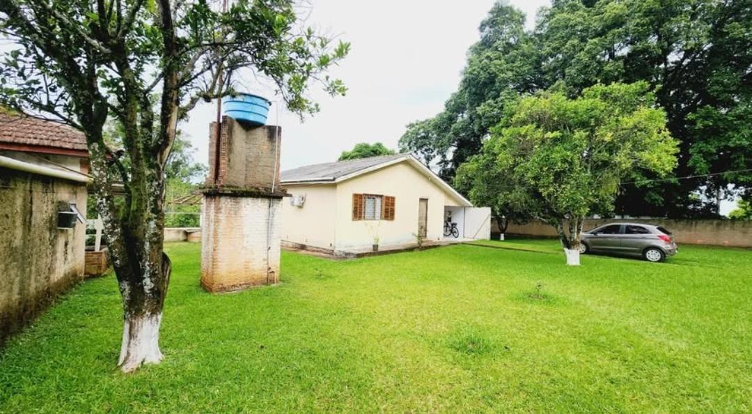 CASA COM ENORME TERRENO 