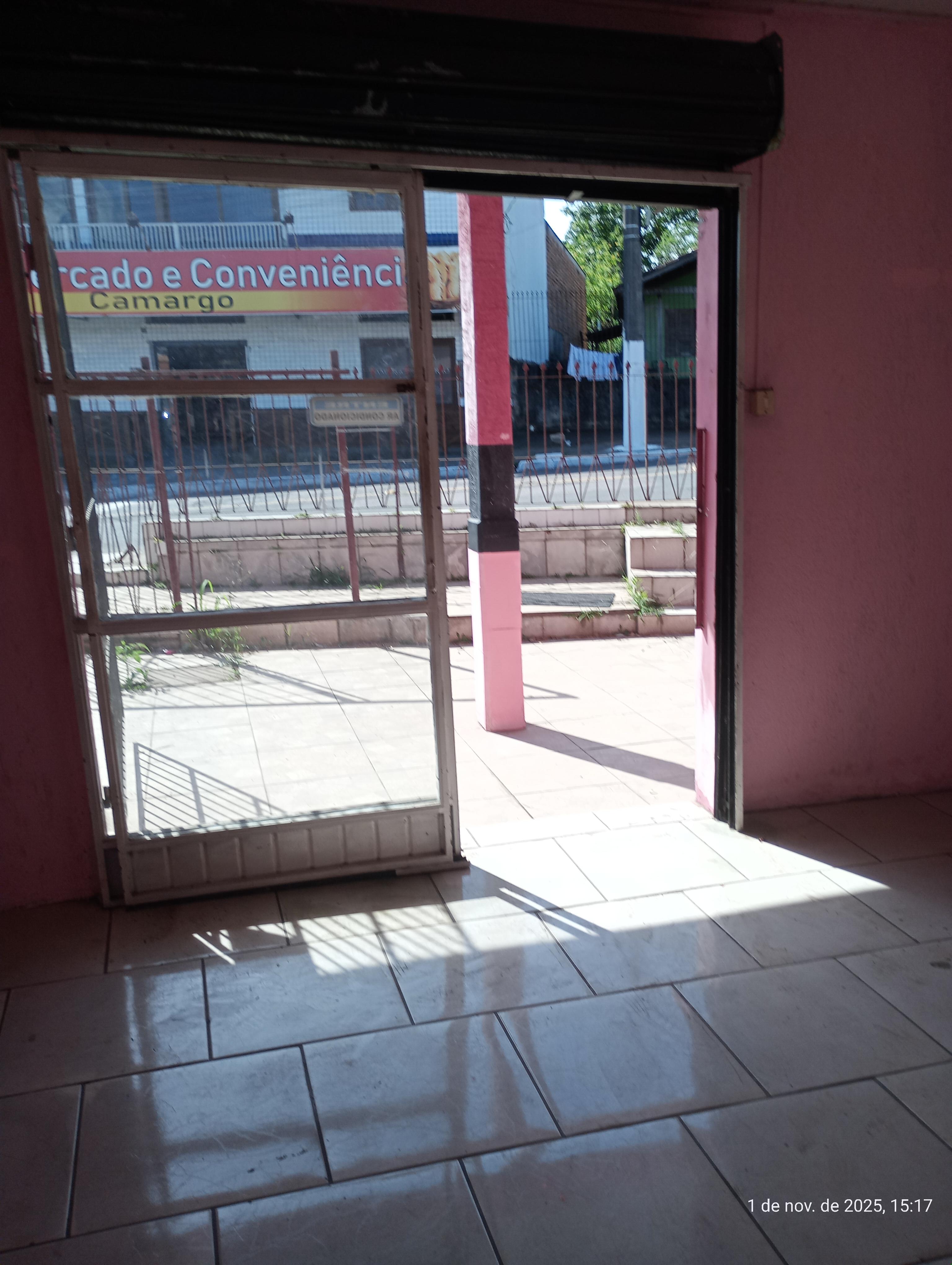 PRÉDIO COMERCIAL E CASA 