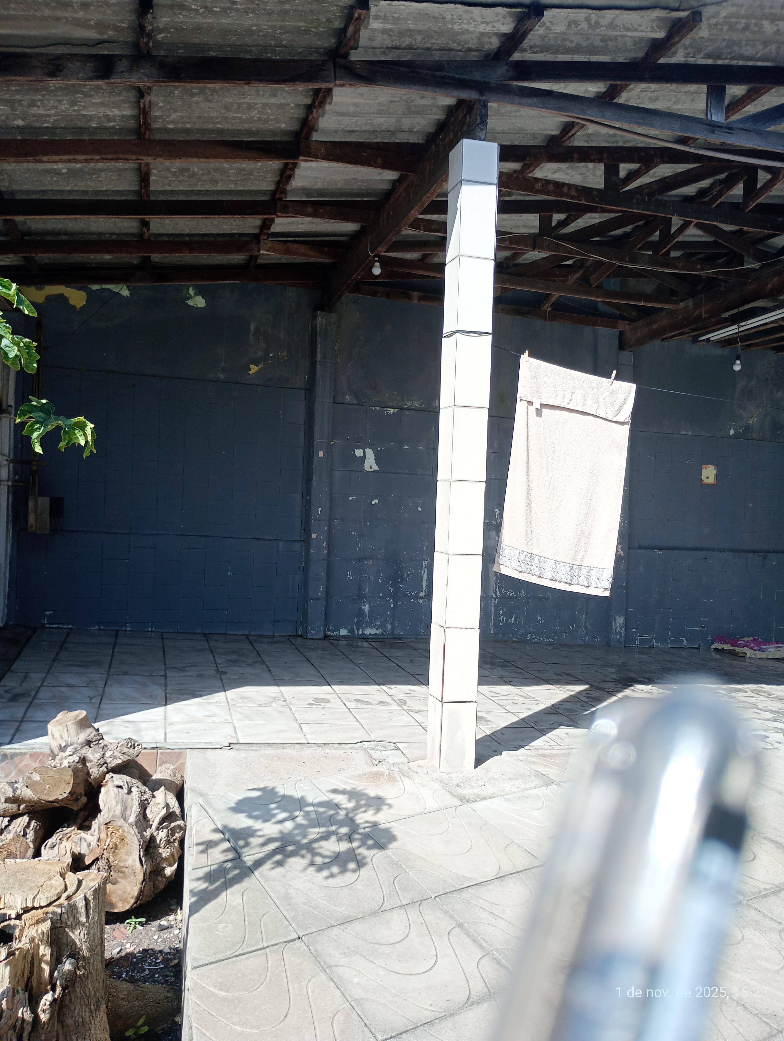 PRÉDIO COMERCIAL E CASA 