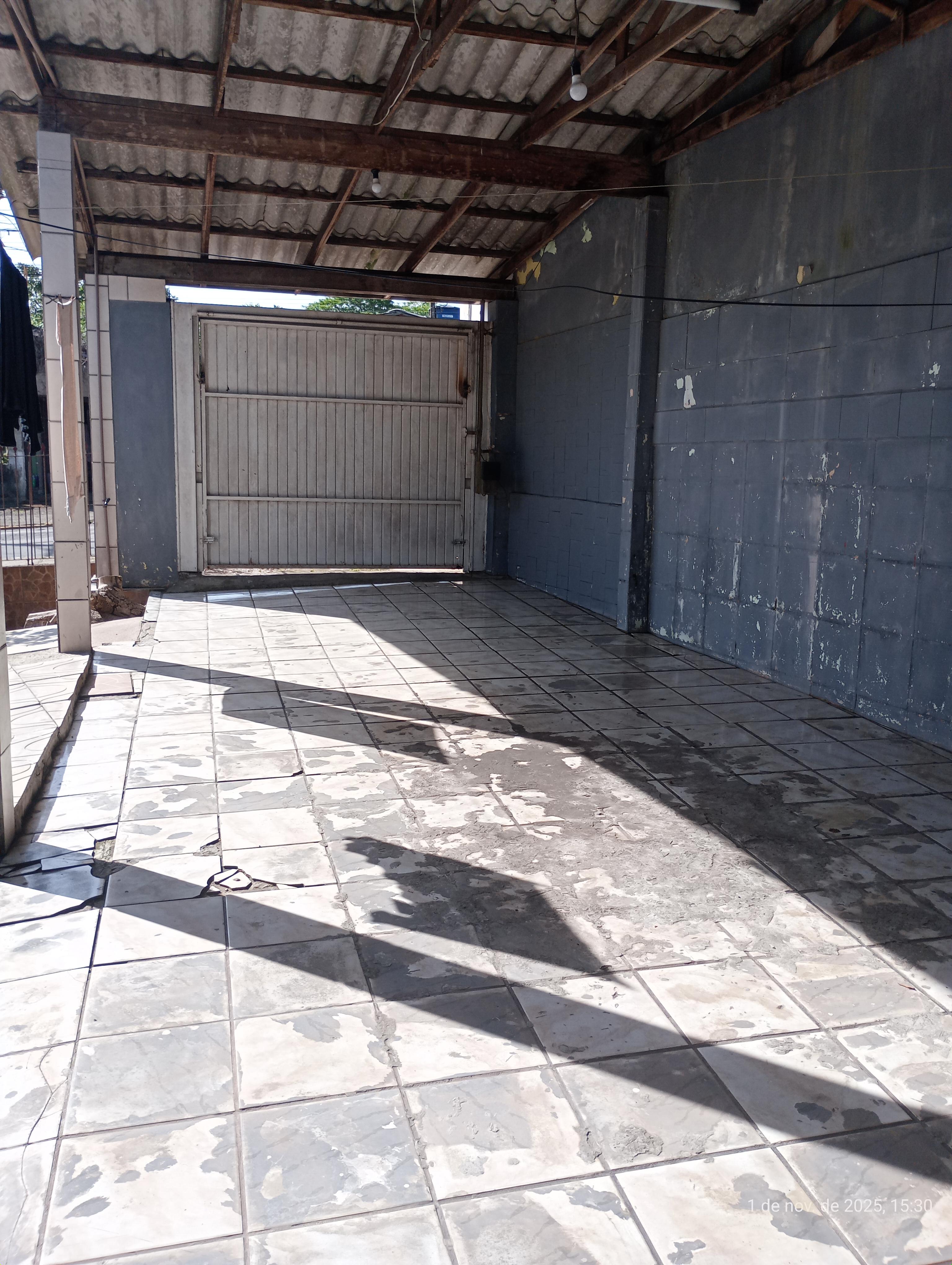 PRÉDIO COMERCIAL E CASA 