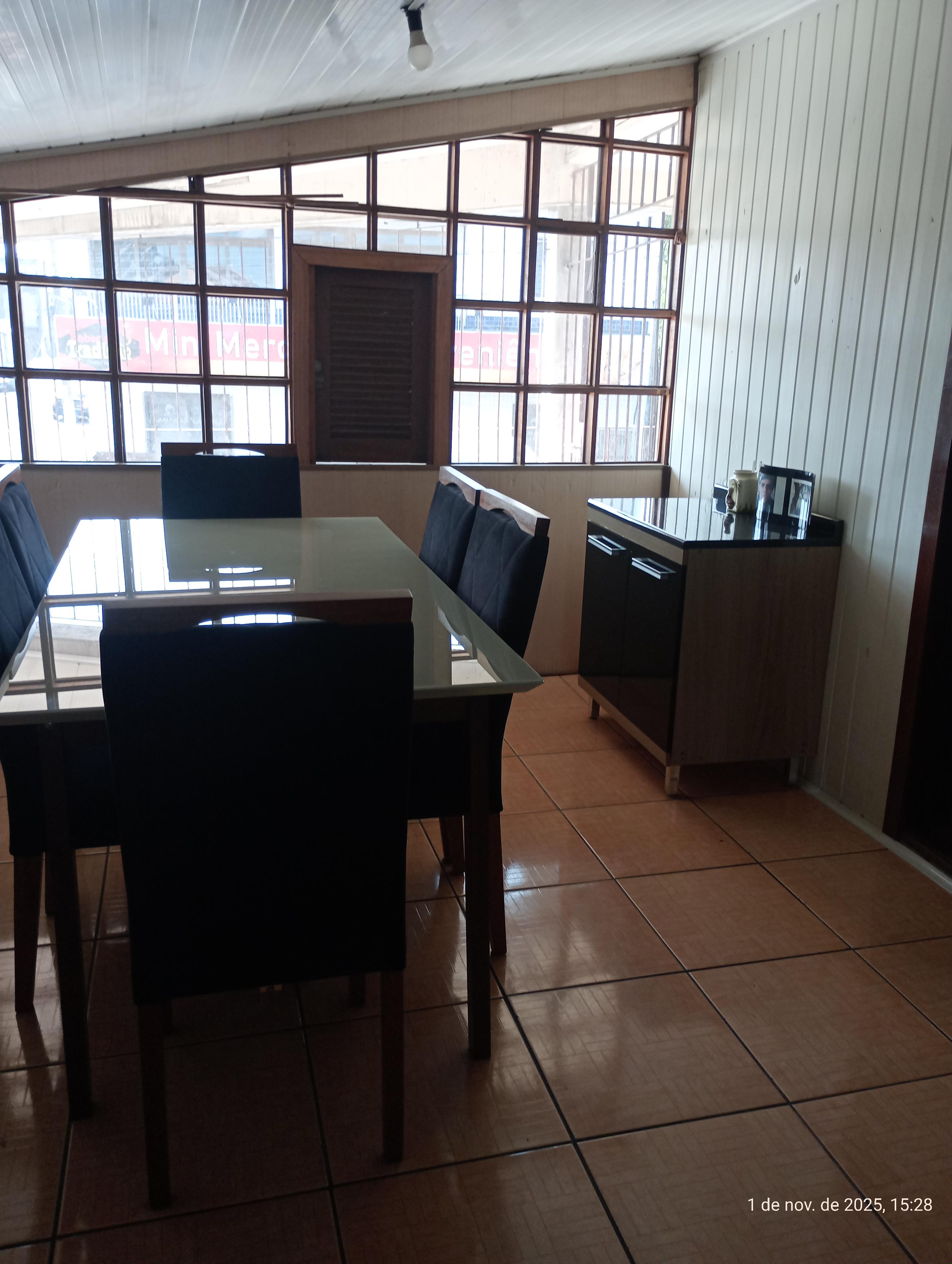 PRÉDIO COMERCIAL E CASA 