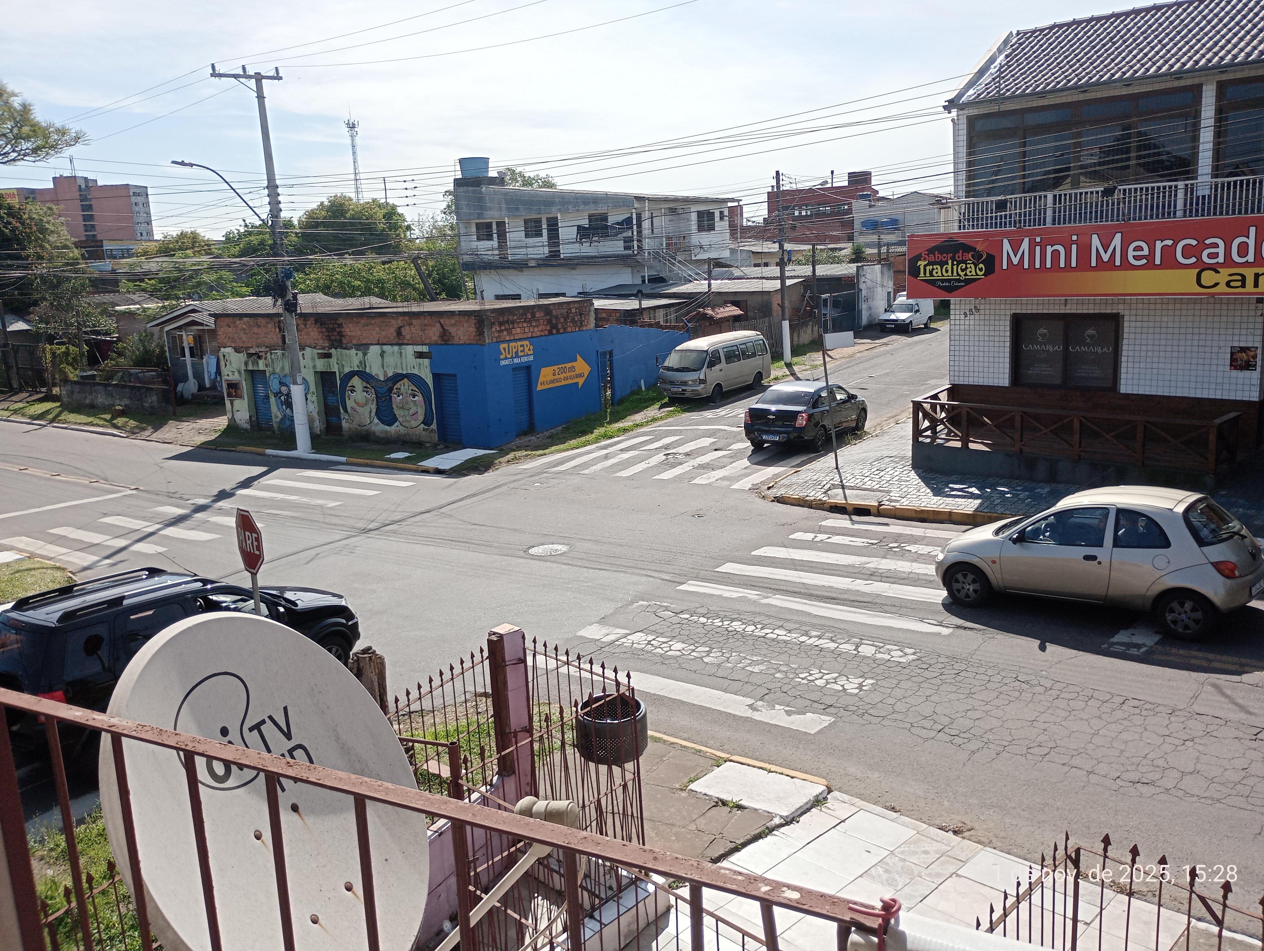 PRÉDIO COMERCIAL E CASA 