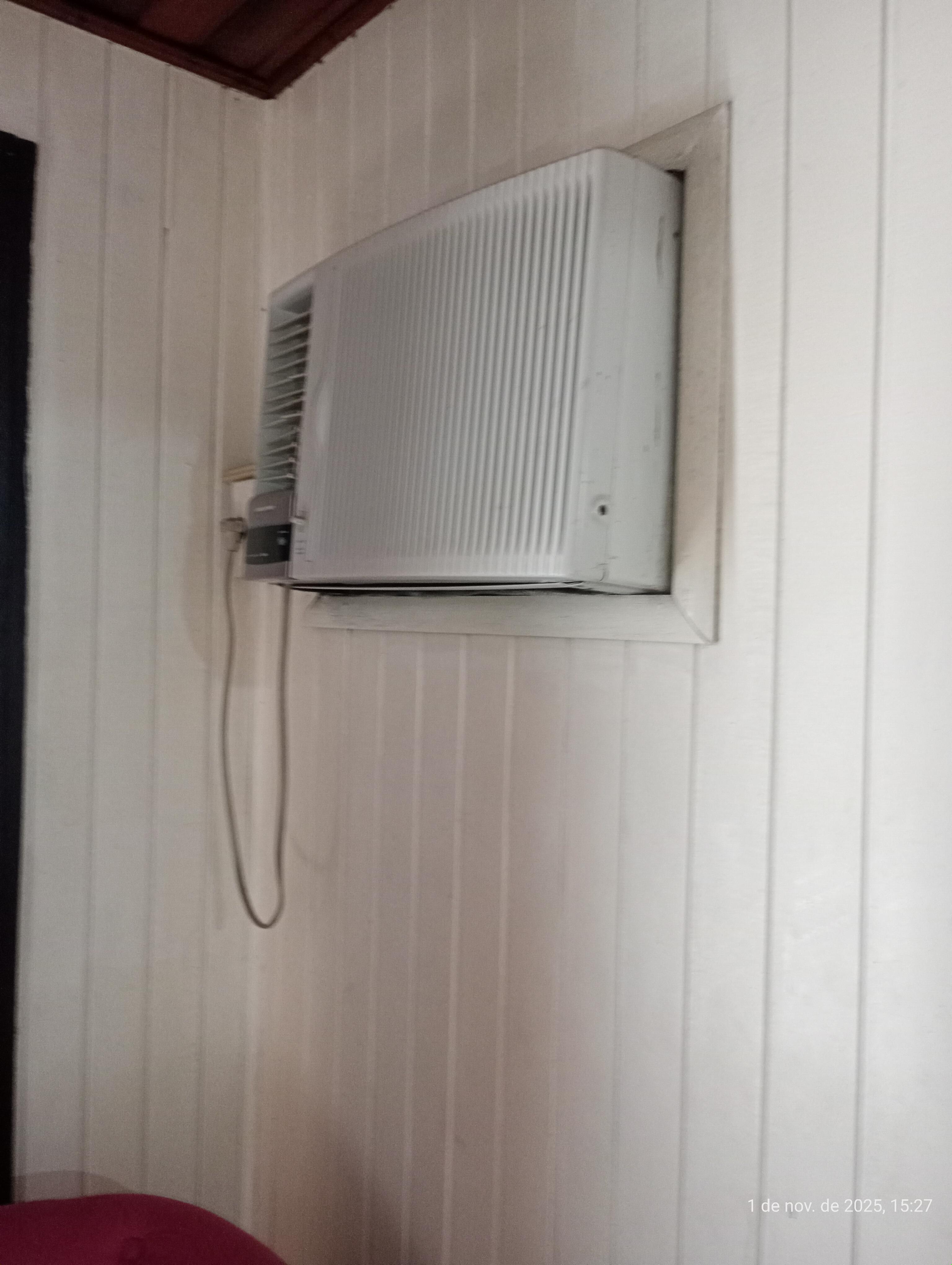 PRÉDIO COMERCIAL E CASA 