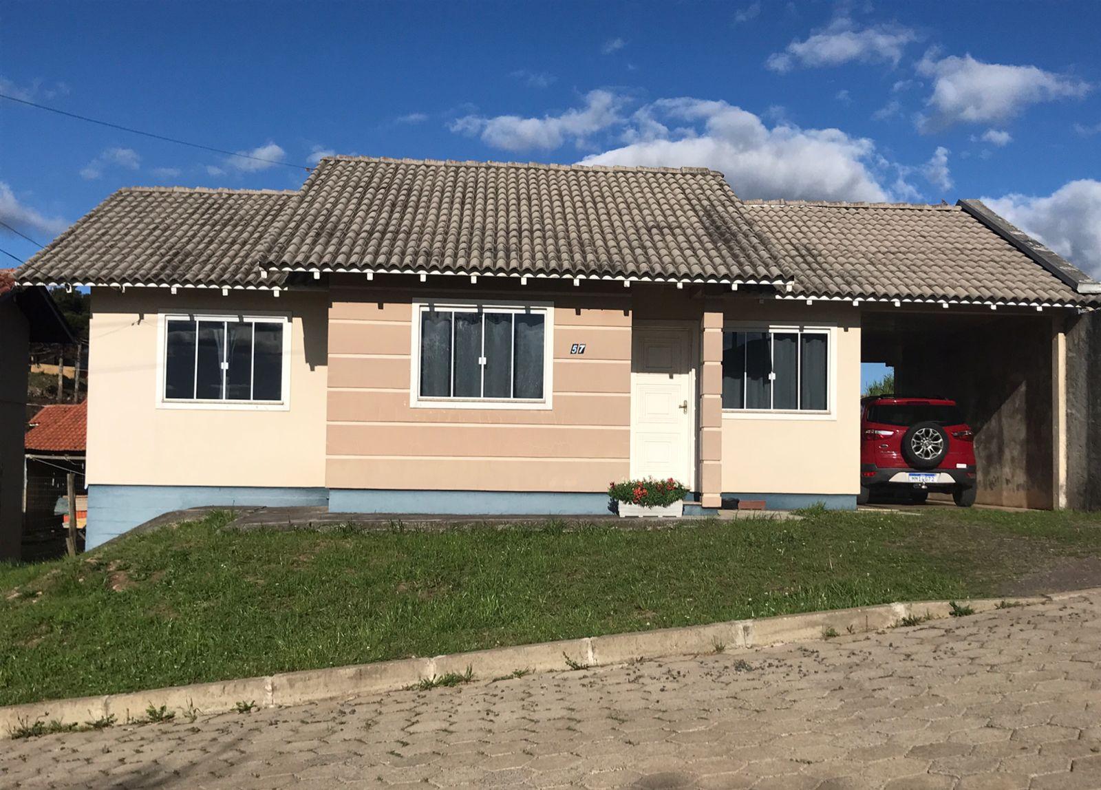 Casa com Excelente Padrão de Acabamento...