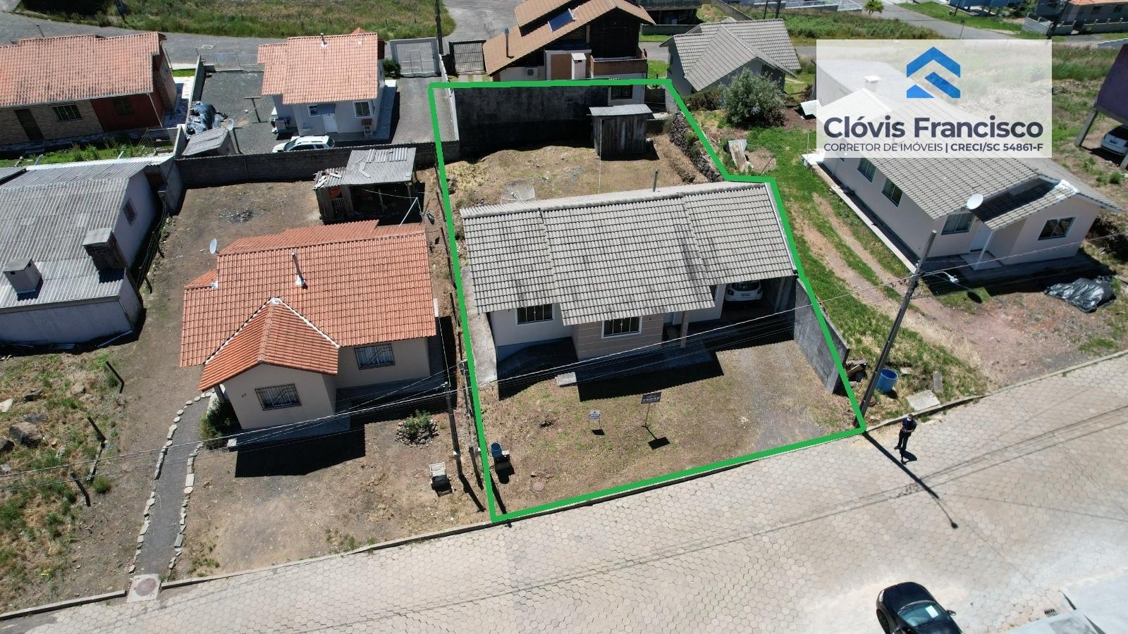 Casa com Excelente Padrão de Acabamento em Bairro Tranquilo  São Joaquim/SC