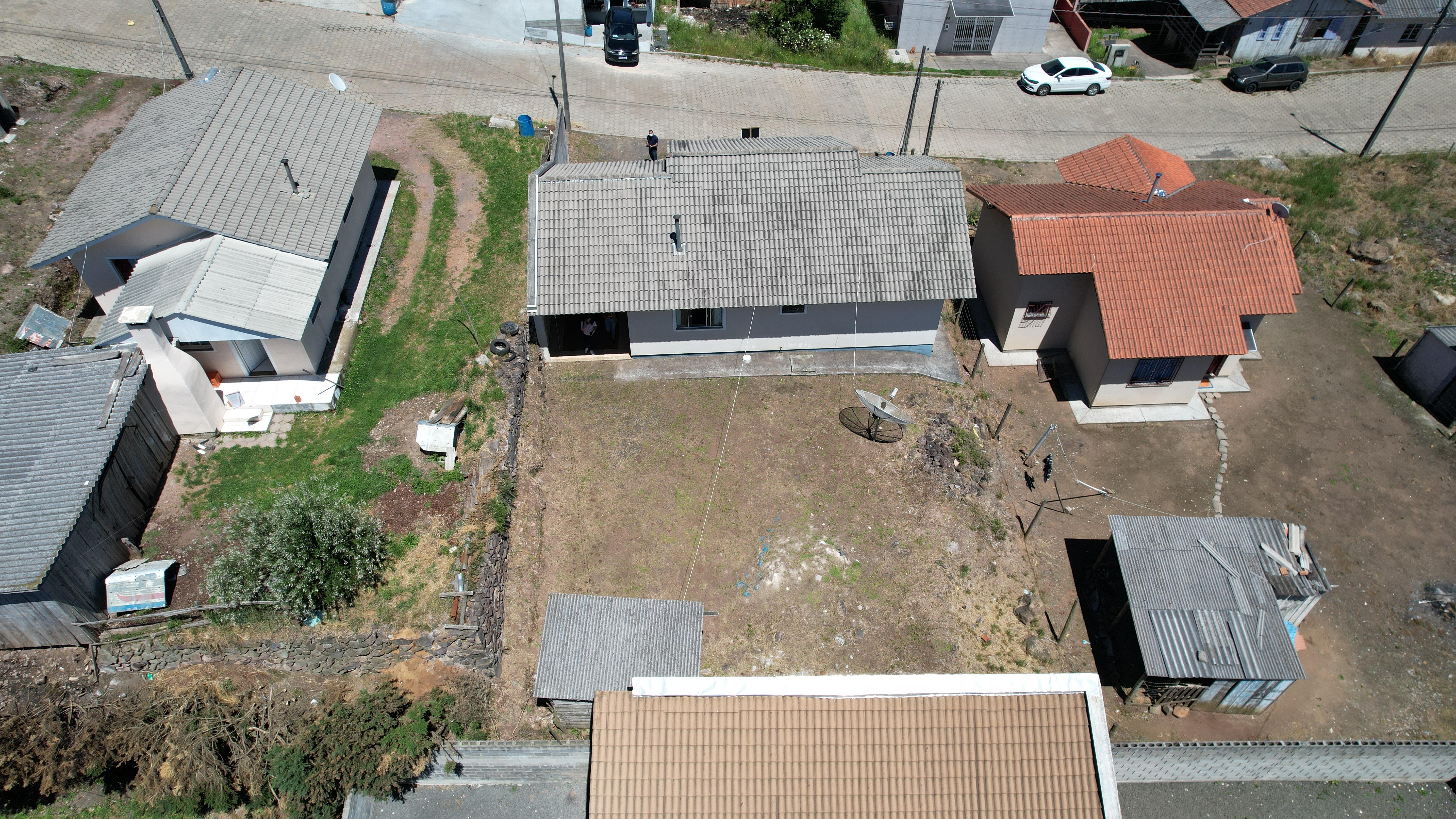 Casa com Excelente Padrão de Acabamento em Bairro Tranquilo  São Joaquim/SC