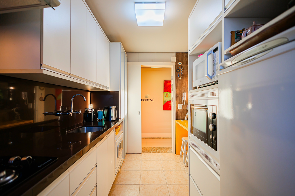 Apartamento, Av Gen Barreto Viana, 1074