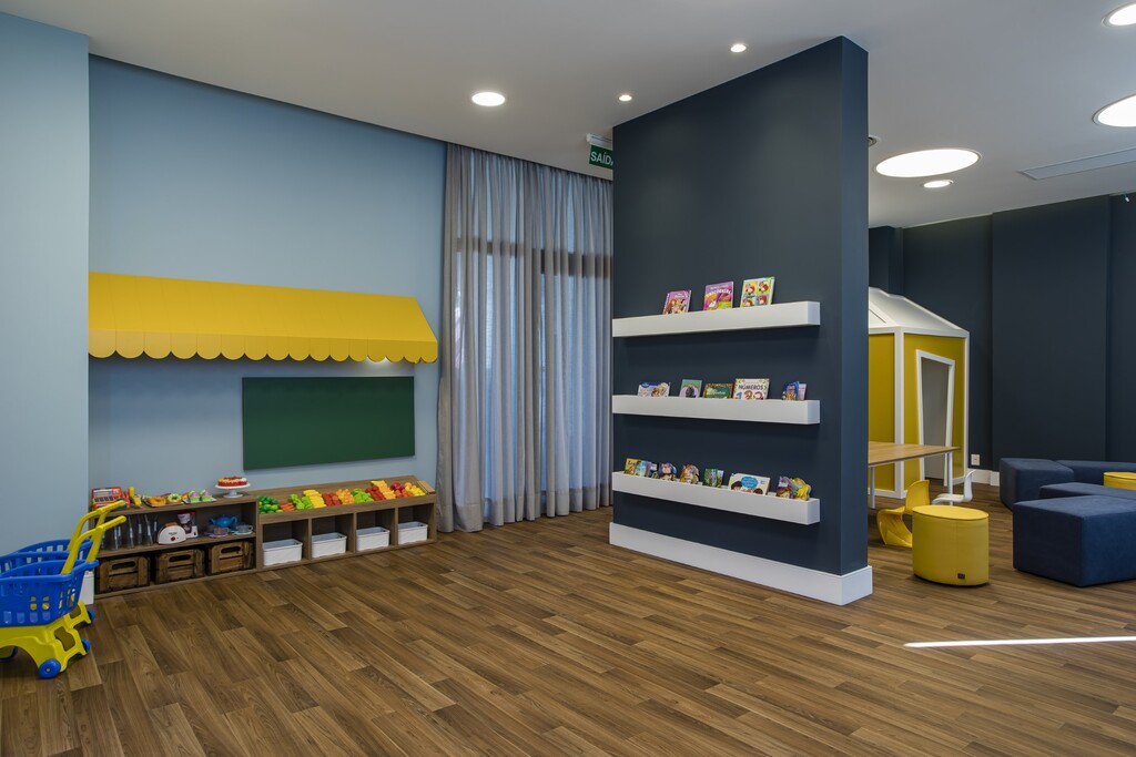 Apartamento, Av Wenceslau Escobar, 2714